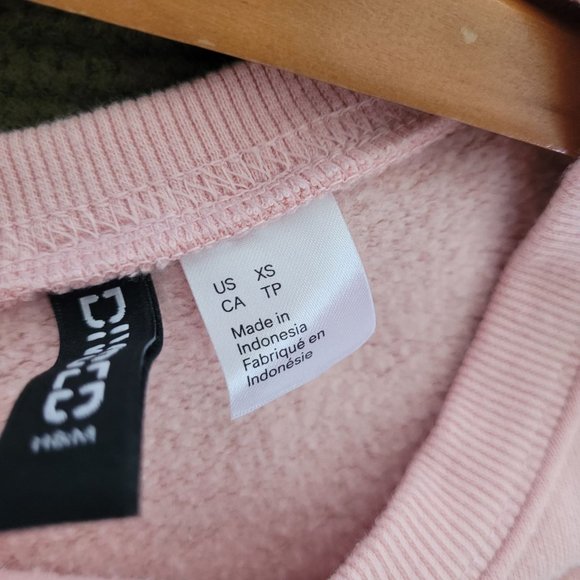 DIVIDED Soft, Comfy Pastel Pink Oversized Angel Youth Sweatshirt Size XS - Picture 2 of 8